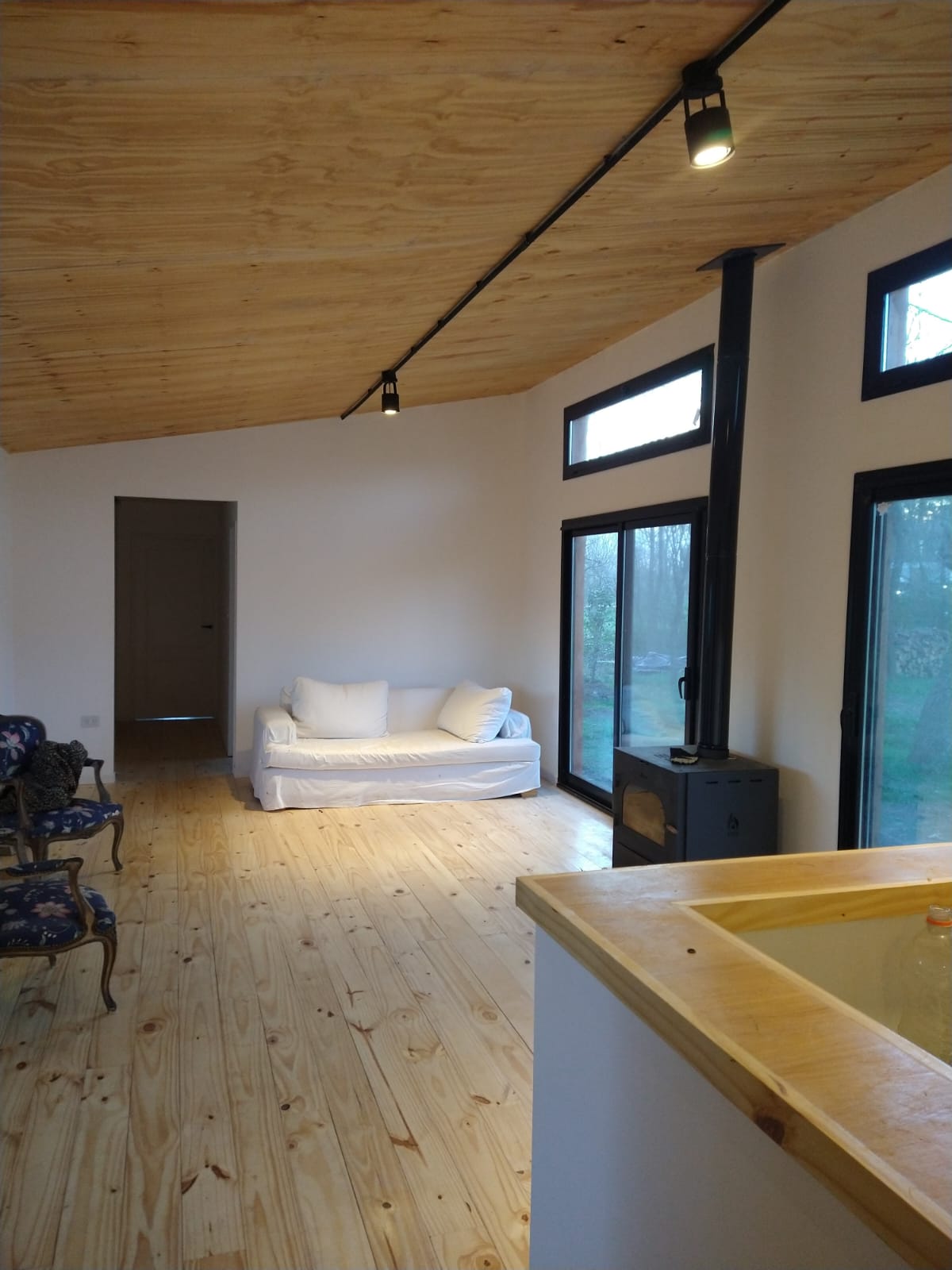Vista interior de vivienda construida por Mapu construcciones.